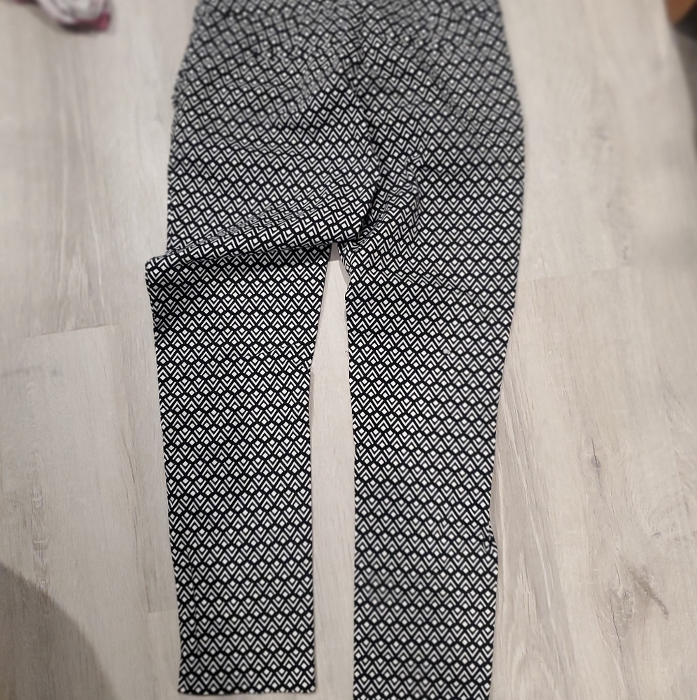 Capris XOXO - Picture 2 of 2